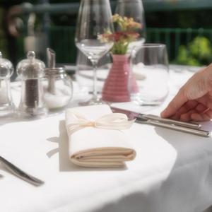 Vente en gros de belles serviettes en monogramme 100% coton blanc en 16*16 pouces pour mariage et événement - Product Image 5