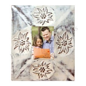 Artesanías de madera MDF talladas a mano marco de fotos artístico marco de fotos de montaje en pared de fabricante y exportador indio - Product Image 1