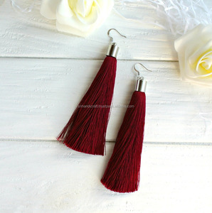 Pendientes bohemios con borlas, pendientes con borlas rojas, pendientes con borlas de seda, pendientes Marsala, pendientes con flecos Hechos a Mano Magic - Product Image 1