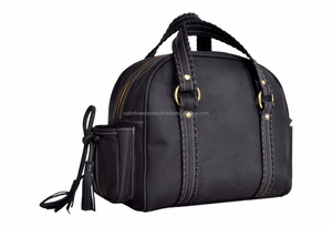 กระเป๋าเป้สะพายหลังสำหรับเดินทางและไปโรงเรียนหนังแท้สีดำมีซิปมีที่จับสองอันและกระเป๋าด้านหน้า - Product Image 3