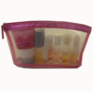 Hermosa bolsa de cosméticos con cremallera negra y transparente de cuero y PVC - Product Image 5