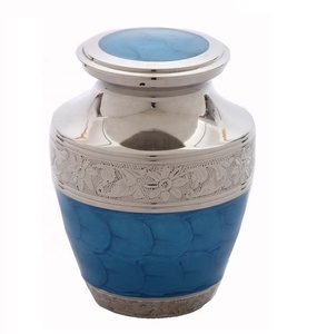 โกศสัตว์เลี้ยงสีเงินดีไซน์ทันสมัยทำจากโลหะทองเหลืองที่ทนทาน - Product Image 1