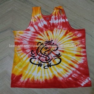เสื้อกล้ามผู้ชายผ้าฝ้ายถัก 100% พิมพ์ลายมัดย้อมสไตล์ฮินดูยอดนิยม สำหรับฤดูร้อน ขายส่งจากอินเดีย - Product Image 3