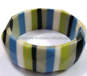 Brazalete de resina para mujer - Product Image 3