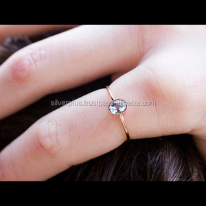 แหวนหมั้นพลอยบุษราคัม14K สีเหลืองทองน้ำเงินทรงรีดีไซน์คลาสสิกสำหรับงานแต่งงาน - Product Image 4