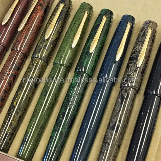 Jepang dan Buatan Tangan Fountain Pen Disebut "Natsume, Tersedia Dalam Warna Hitam dan 7 Warna Asli Ebonit