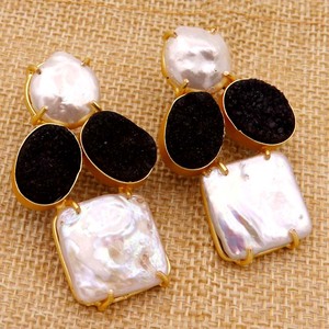 Boucles d'oreilles clous en pierre druzy de perle d'eau douce faites à la main, forme carrée, mariage, fête, fiançailles, anniversaire - Fabriquées en alliage de laiton, cadeau - Product Image 2