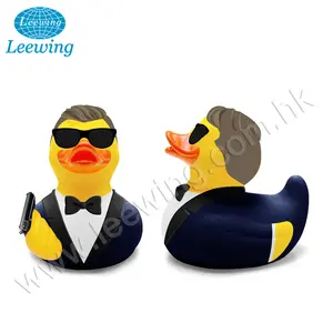 New Product 2019 Plastic PVC Vinyl Bath Toy Spy Custom Squeaky Yellow Rubber Duck with Sunglasses