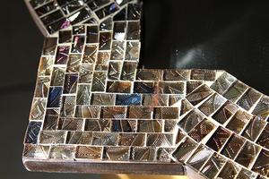 Miroir mural en mosaïque en métal de luxe moderne au design incurvé de nouveau style pour les hôtels et les restaurants de salon accessoires à usage domestique - Product Image 5