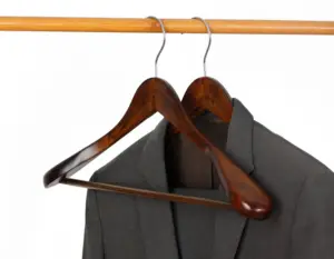 Низкий минимальный заказ логотип на заказ образец бесплатно винтажный цвет Экстра широкие плечи противоскользящие брюки бар Лотос деревянные вешалки для костюма