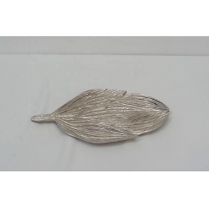 Premium Hot Nickel Plaqué En Relief Feuille Rectangulaire Plateau De Service En Forme De Feuille Fantaisie Designer Plateau Plat De Service En Métal En Relief Plateau - Product Image 3