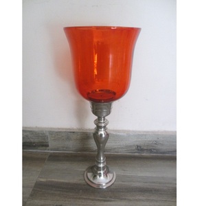 Métal argenté de bougeoir d'ouragan de dessus de table de mariage avec votive en verre ambré - Product Image 1