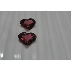 Turmalina rosa em forma de coração