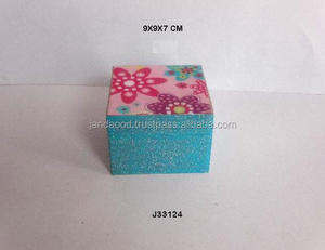 Boîte carrée en bois imprimée de fleurs de soleil colorées modernes disponibles dans toutes les tailles boîte de rangement de bijoux pour filles et femmes - Product Image 3