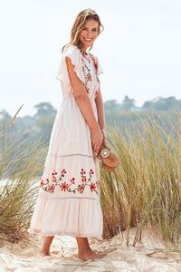 Premium de alta calidad de moda piso longitud campana manga Flutter Resort vestido imperio cintura de botón frontal con flecos Maxi vestido - Product Image 2