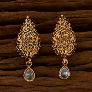 Splendida ed esclusiva collezione di orecchini a goccia bianchi antichi placcati in oro dal Design impeccabile 15668