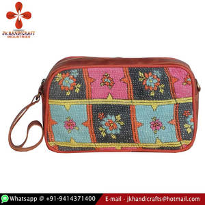 กระเป๋าถือหนังส่าหรีพิมพ์ลายวินเทจ - Product Image 1