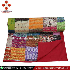 Edredón Kantha de retazos de seda y algodón de tamaño Queen - Product Image 2