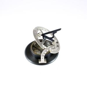 Reloj de Sol de plata hecho a mano, brújula en caja de madera de Metal pulido con vidrio direccional, novedad náutica, regalo de aniversario de cumpleaños - Product Image 4