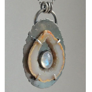 Femmes en laiton Classique de Conception de pierre de Lune Arc-En-Ciel Collier - Product Image 2
