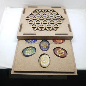 Ensemble de Reiki ovale gravé de chakra avec boîte cadeau en bois Kit de chakras de méditation - Product Image 1