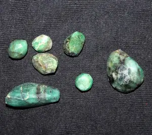 Mix Rocks smeraldo grezzo pietra preziosa allentata naturale lotto all'ingrosso 7 pezzi India con 50 carati Memoria gioielli 2109
