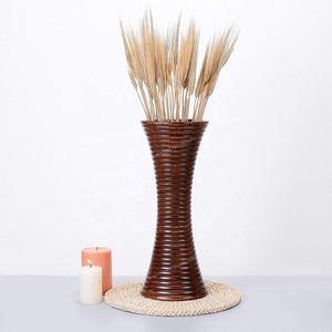 Jarrón decorativo hecho a mano de madera de mango marrón Delgado en forma cilíndrica con diseño contemporáneo americano para exhibición en el hogar o la oficina - Product Image 5