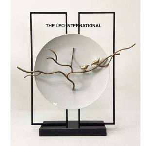 Sculpture décorative Fer Aluminium Métal Hall de l'hôtel Art de luxe Forme de branche d'arbre Pièce maîtresse Statue 14x4x12 pouces - Product Image 1