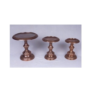Ensemble de 3 grands bougeoirs en aluminium faits à la main pour le mariage Bougeoir en métal de qualité durable avec forme personnalisée - Product Image 1