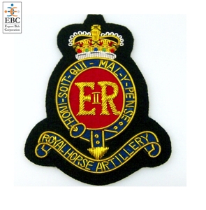 Badges brodés à la main en fil d'or avec paillettes, design 3D personnalisé en gros, tissu en feutre, couronne de chat sauvage pour l'artisanat textile - Product Image 3