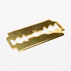 Pesas de papel en forma de cuchilla de latón dorado - Product Image 1