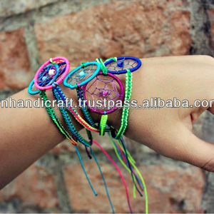 Pulsera de Macramé Atrapasueños Arcoíris Neón Hecha a Mano Bliss - Product Image 1