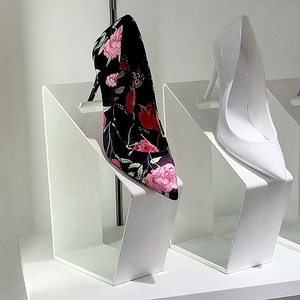 Présentoir à chaussures en métal or rose haut de gamme pour magasins de détail 04 - Product Image 5