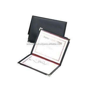 Carpeta de cuero con dos certificados, protectores de esquina de metal - Product Image 1