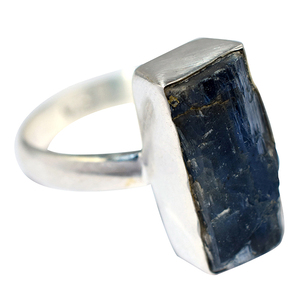 Bagues en argent Sterling 925 avec lunette bleue en Kyanite de forme fantaisie, fabricant de bijoux indien, export et grossiste - Product Image 1