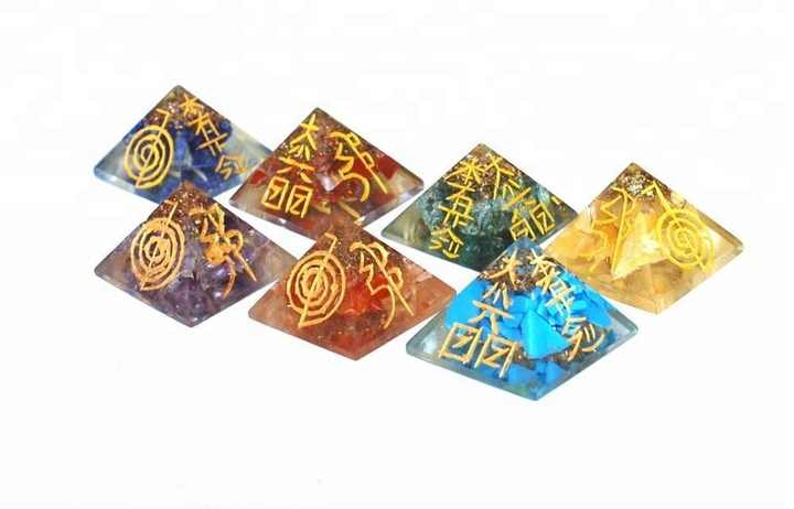 Crystal Chip Natural 7 Chakra Pyramid Natural Stone Seven Chakra Orgone Items Reiki Pyramid Wholesaler