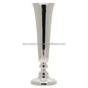 Grande Urne à Fleurs en Métal Argenté - Product Image 2
