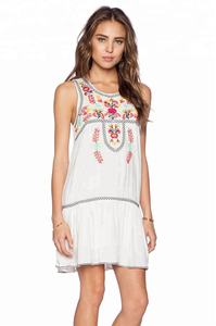 2024 último diseño mujeres hecho a mano Multicolor bordado cuello barco sin mangas diario casa desgaste muslo longitud Casual Top - Product Image 2