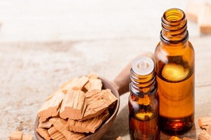 Meilleur prix de vente Huile essentielle de bois de santal Quantité en vrac Fabrication pour les soins de la peau et le bien-être - Product Image 3