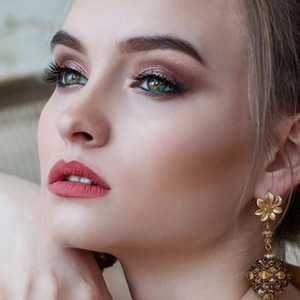 Boîte à bijoux en cuir et velours avec logo estampé en feuille d'or - Product Image 3