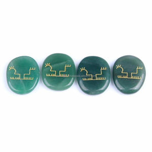 Cristaux de quartz aventurine verte 4 pièces pierres précieuses de guérison semi-précieuses sculptées Feng Shui Chakra Palm Flatback Stones pour la gravure - Product Image 1