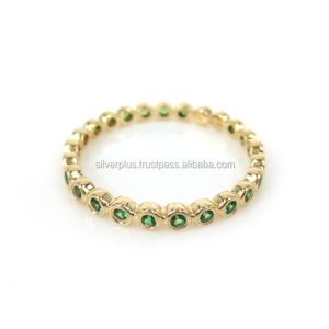 Solide 14K or jaune naturel Tsavorite pierre précieuse pleine éternité bague faite à la main minimaliste bijoux de fête de mariage fabriqués - Product Image 3