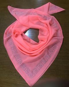 Écharpe en mousseline de soie douce avec bordure en strass pour le printemps - Product Image 5