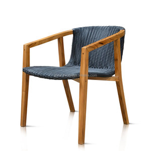 Chaise à bras élégante et moderne en teck massif, non pliable, mobilier de salle à manger polyvalent pour la maison et les restaurants - Product Image 3