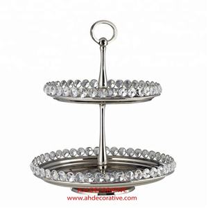 Top brillant de haute qualité en métal écologique allant au lave-vaisselle dessus de table pièce maîtresse cristal perlé gâteau supports avec poignées - Product Image 1