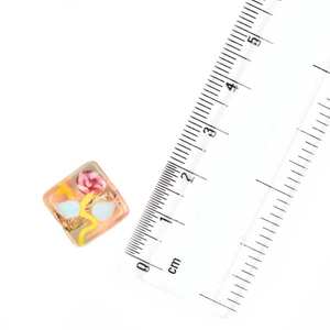 Flor Rosa Remolino amarillo Hojas blancas Cuentas de vidrio cuadradas de miel sueltas para la fabricación de joyas (paquete de 12) - Product Image 1