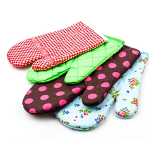 Juego de manoplas de horno Manoplas de horno de algodón impresas, lunares, manoplas de horno lisas con multicolor para uso en restaurante - Product Image 1