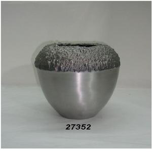 Vase à fleurs en aluminium argenté décoratif pour l'intérieur et l'extérieur - Product Image 1