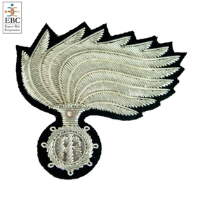 Badges brodés à la main en fil d'or avec paillettes, design 3D personnalisé en gros, tissu en feutre, couronne de chat sauvage pour l'artisanat textile - Product Image 5