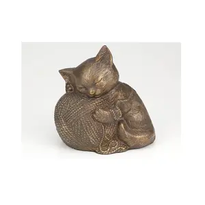 Kitten Với Bóng Của Len Cổ Mèo Điêu Khắc Pet Brass Hỏa Táng Đỉnh Cat Dog Pet Đỉnh Cho Tro Urn Tang Lễ Nguồn Cung Cấp Ở Ấn Độ